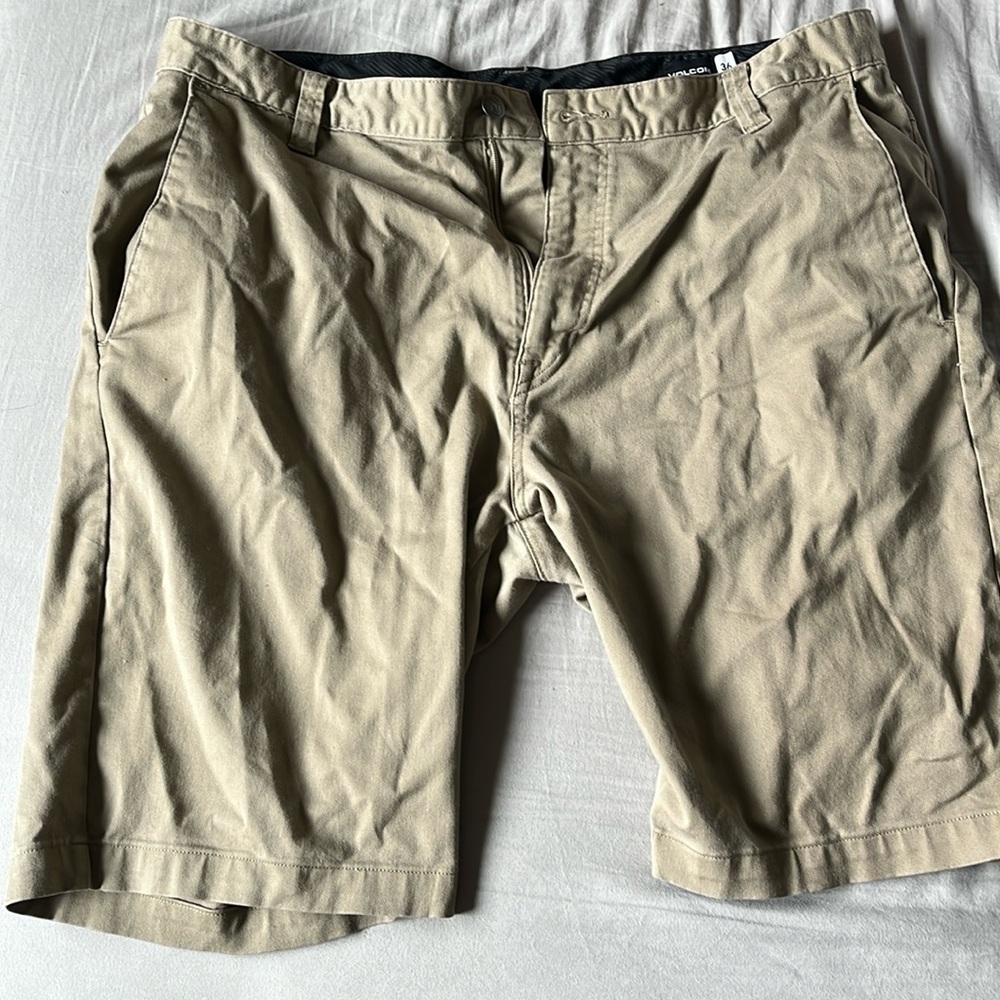 Khaki mens volcom shorts